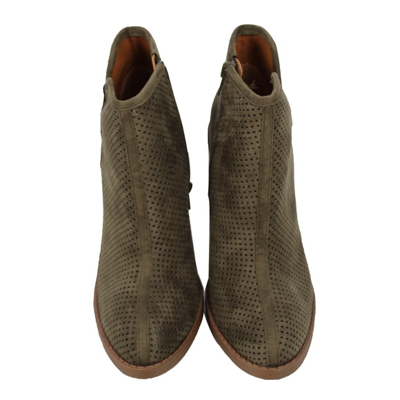 Size 9 Khaki perforated v cut out side Stacked - Picture 3 of 6
